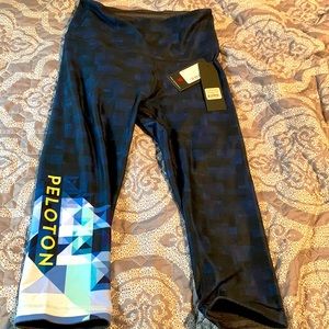 Peloton capri reversible size medium brand new with tags